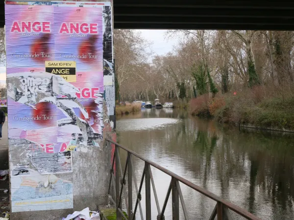 Affiche annonçant Ange au Bikini